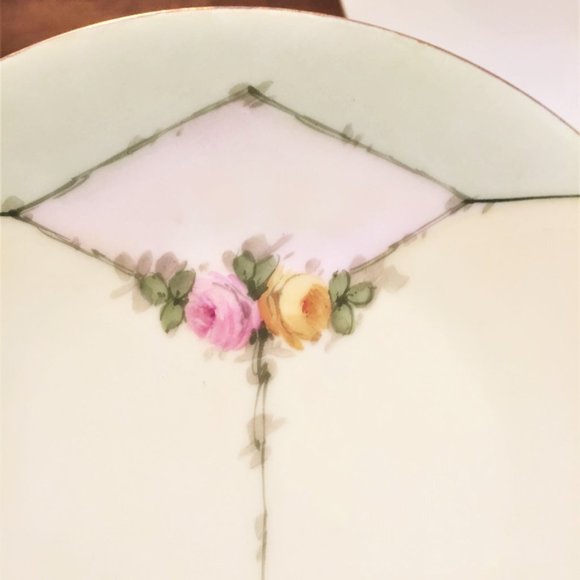 Caine’s Studio Hand Painted & Signed Iris Plates Set of (4) - Picture 8 of 15